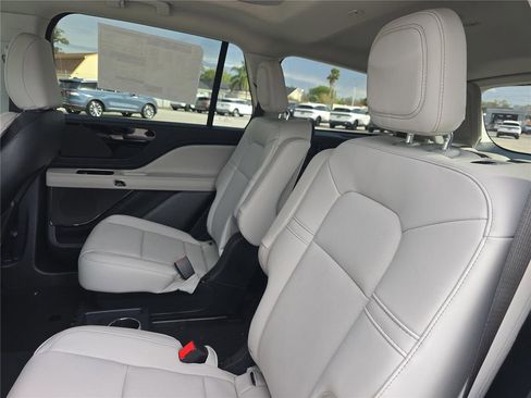 New 2026 Lincoln Aviator AWD image 11