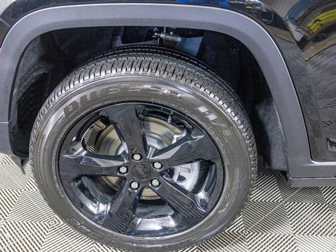 New 2025 Jeep Grand Cherokee L Altitude image 38