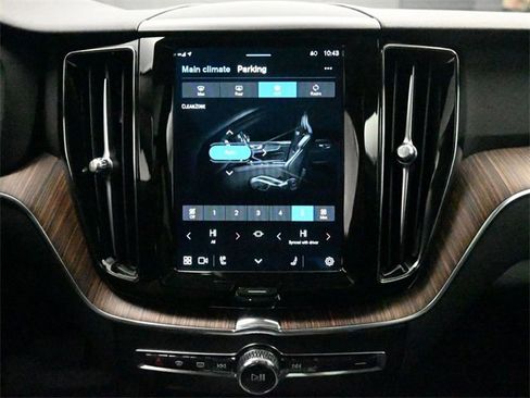 Used 2023 Volvo XC60 B5 Plus w/ Protection Package Premier image 11