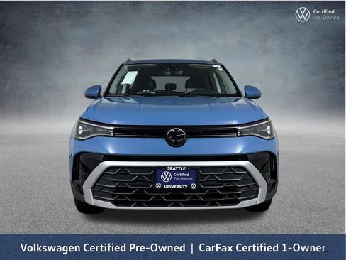 Used 2025 Volkswagen Taos SE w/ Panoramic Sunroof Package AWD/4WD image 3