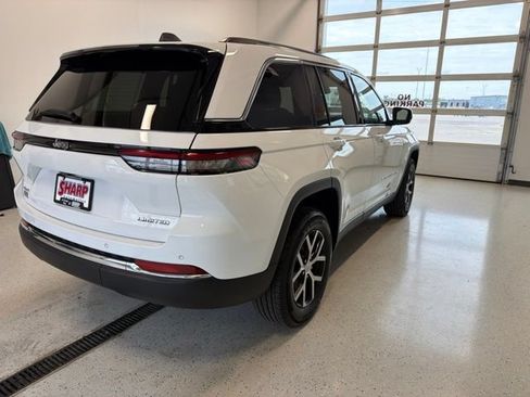 Used 2023 Jeep Grand Cherokee Limited AWD/4WD image 9