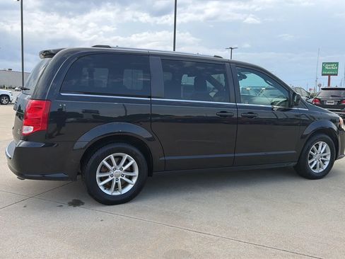 Used 2019 Dodge Grand Caravan SXT w/ Driver Convenience Group FWD image 22