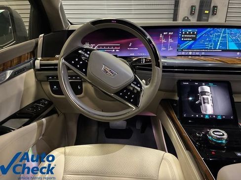 Used 2025 Cadillac Escalade ESV Sport Platinum w/ LPO, Floor Liner Package AWD/4WD image 14