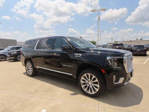 Used 2024 GMC Yukon XL Denali w/ Denali Reserve Package AWD/4WD image 6