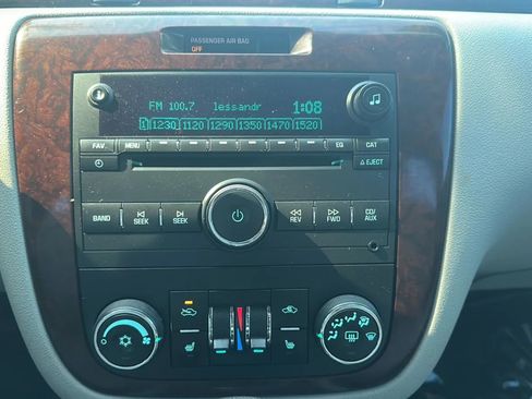 Used 2011 Chevrolet Impala LT w/ Luxury Edition Package FWD image 16