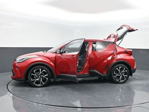 Used 2022 Toyota C-HR XLE image 28