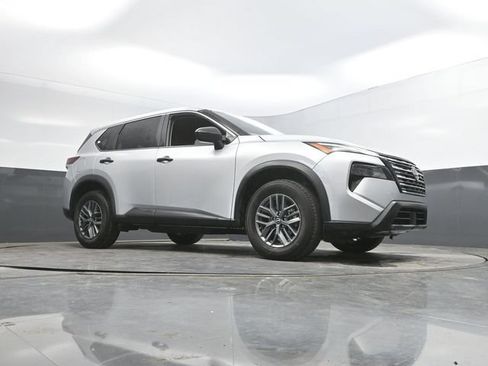 Used 2024 Nissan Rogue S FWD image 45