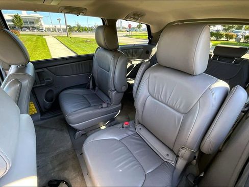Used 2010 Toyota Sienna XLE w/ Towing Prep Pkg FWD image 32