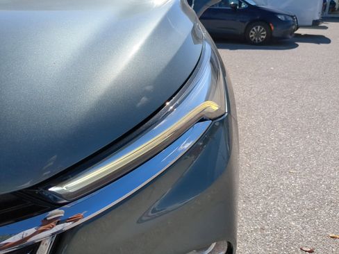 Certified 2023 Buick Enclave Essence image 9