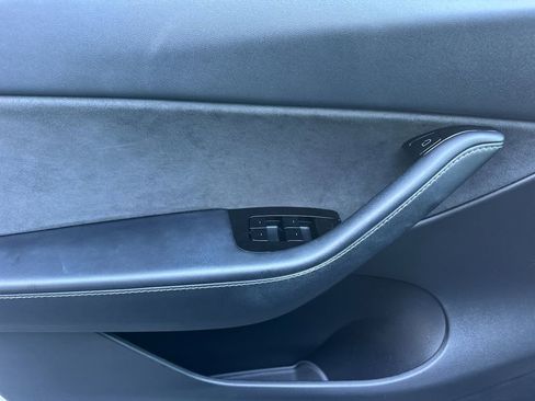 Used 2021 Tesla Model Y Long Range image 11