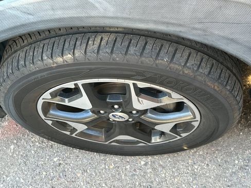 Used 2018 Subaru Crosstrek 2.0i Premium image 3