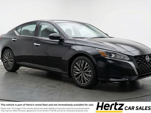 Used 2025 Nissan Altima 2.5 SV image 1
