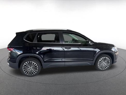 Used 2025 Volkswagen Taos SE FWD image 15