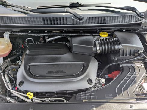 Used 2022 Chrysler Pacifica Touring-L w/ Uconnect Theater Family Group FWD image 32