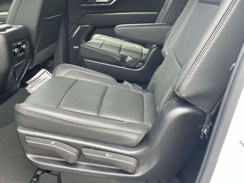 Used 2025 GMC Yukon XL Denali AWD/4WD image 10
