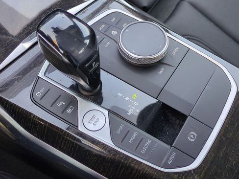 Used 2021 BMW 330e image 25