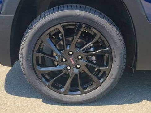 Used 2023 GMC Terrain SLT w/ Tech Package AWD/4WD image 11