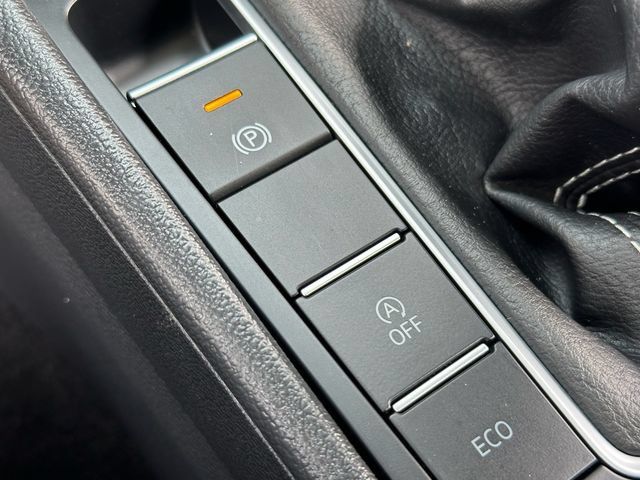 Used 2025 Volkswagen Jetta SE FWD image 23