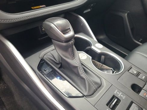 Used 2024 Toyota Highlander XLE image 27