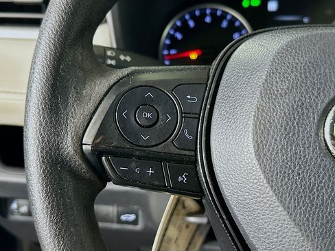 Used 2022 Toyota RAV4 XLE w/ Convenience Package image 16