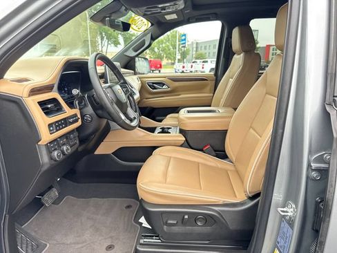 Used 2024 Chevrolet Tahoe Premier w/ Premium Package AWD/4WD image 9