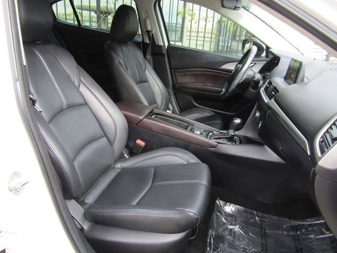 Used 2018 MAZDA MAZDA3 Touring image 11