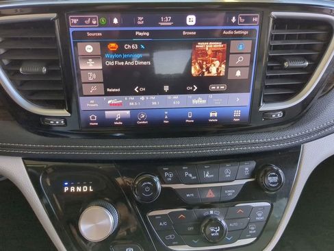 Used 2021 Chrysler Pacifica Limited w/ Premium & Safety Sphere Group image 16