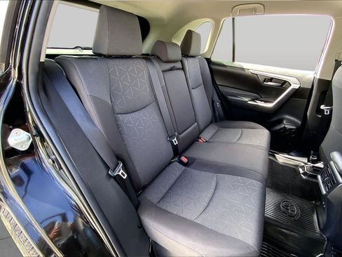 Used 2021 Toyota RAV4 XLE w/ XLE Grade Weather Package AWD/4WD image 19