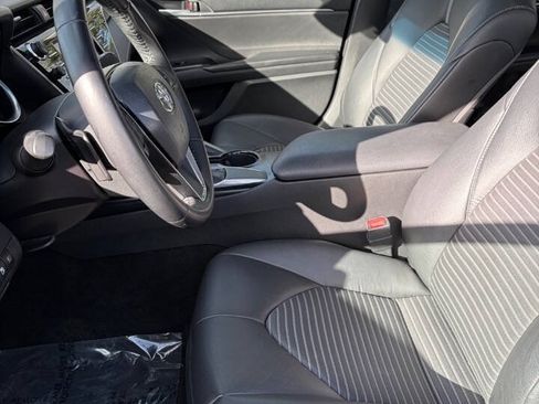 Used 2018 Toyota Camry SE w/ Moonroof Package FWD image 16