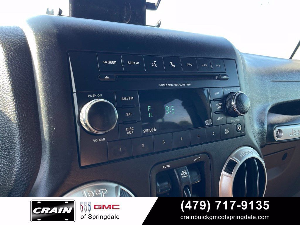 Used 2018 Jeep Wrangler Unlimited Rubicon w/ Cold Weather Group AWD/4WD image 16