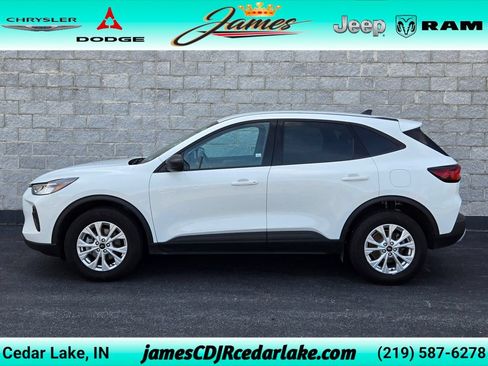 Used 2025 Ford Escape Active AWD/4WD image 2