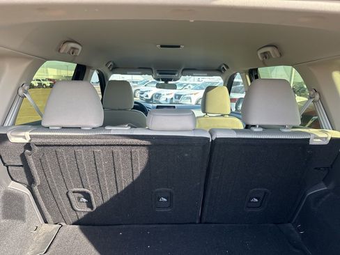 Used 2024 Nissan Rogue SV image 31