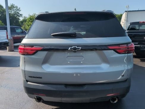 Used 2023 Chevrolet Traverse LT FWD image 2