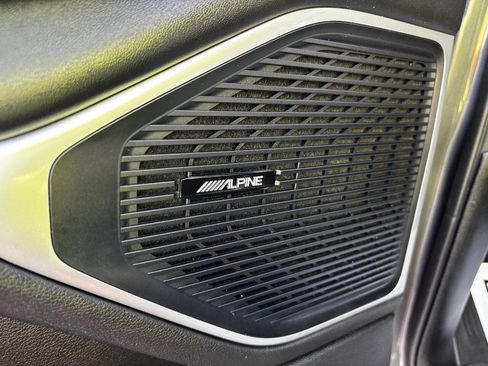 Used 2024 Jeep Wagoneer L Series II w/ Flexible Seating Group RWD image 17
