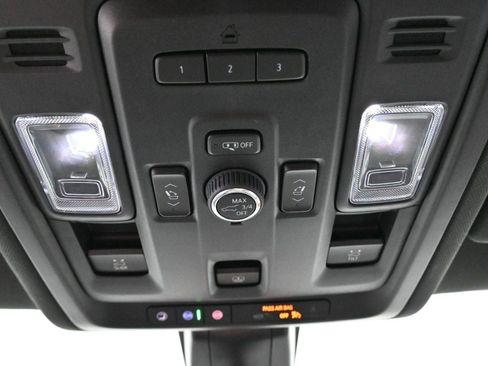 Used 2022 Chevrolet Suburban High Country image 31