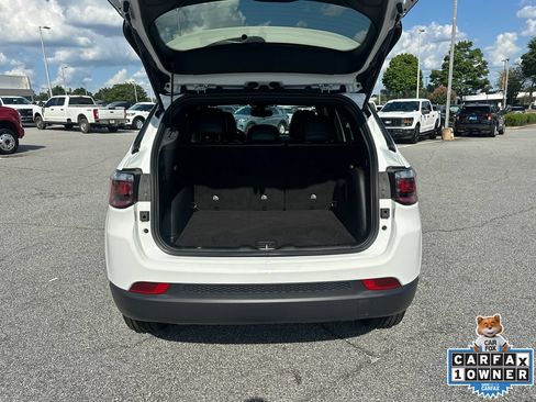 Used 2026 Jeep Compass Latitude w/ Sun and Sound Group AWD/4WD image 18
