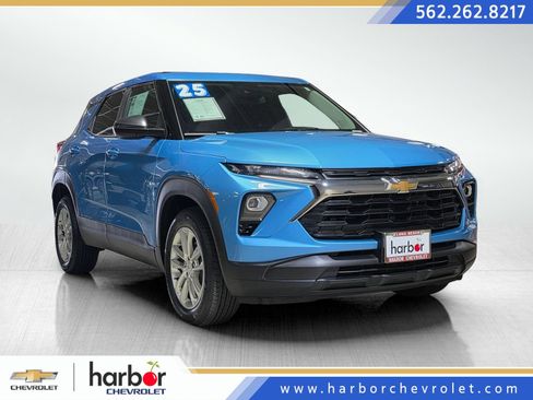 Used 2025 Chevrolet TrailBlazer LS FWD image 1
