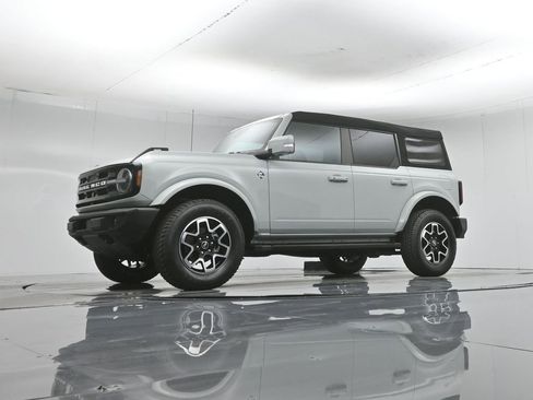 Used 2023 Ford Bronco Outer Banks AWD/4WD image 51