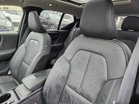 Certified 2025 Volvo XC40 B5 Core w/ Protection Package Premier image 24