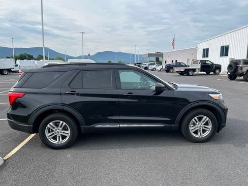Used 2023 Ford Explorer XLT AWD/4WD image 6