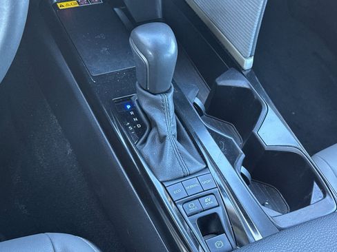 Used 2025 Toyota Camry SE image 19
