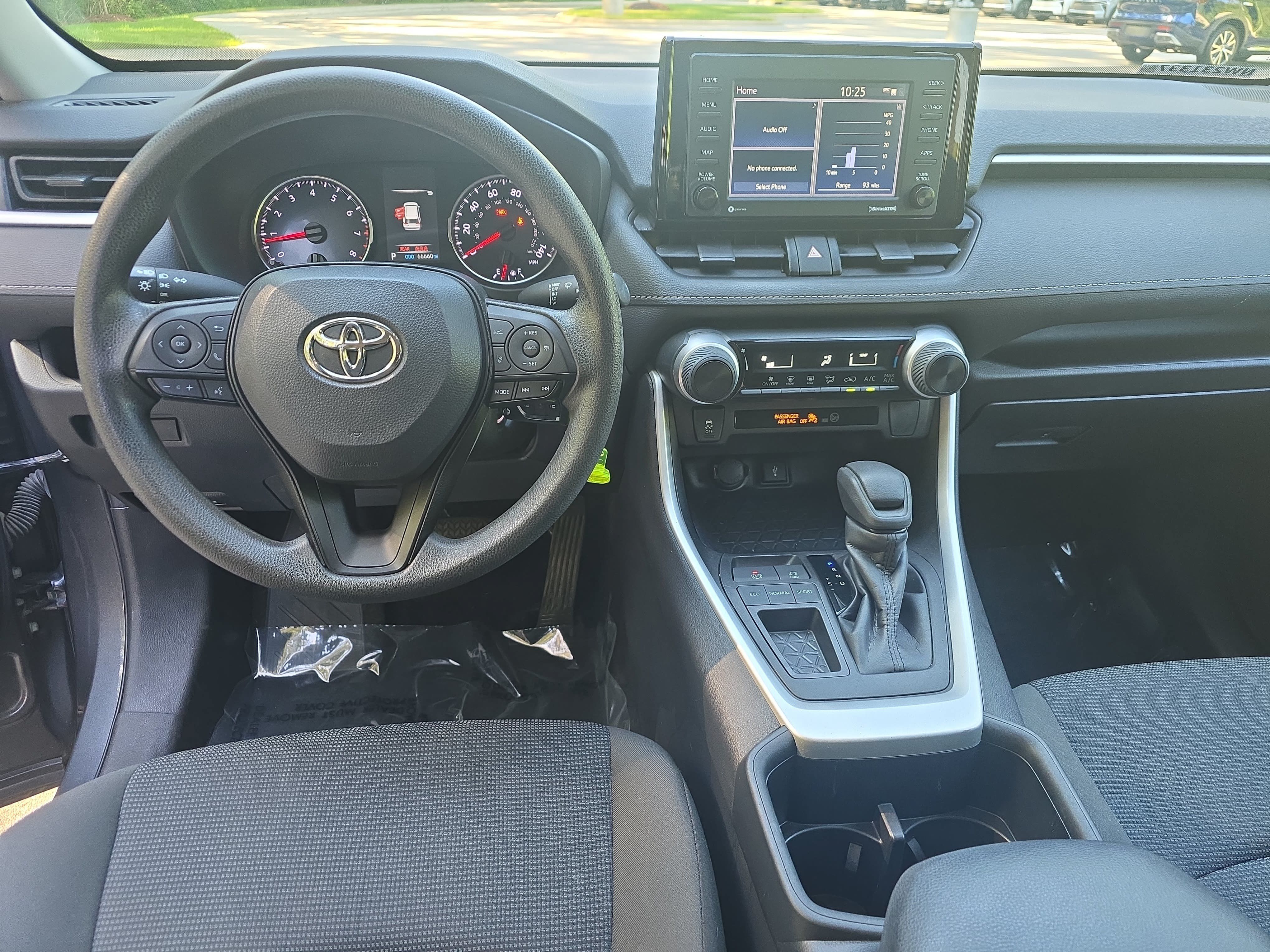 Used 2022 Toyota RAV4 LE FWD image 17