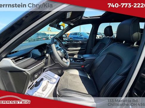 Used 2023 Jeep Grand Cherokee Altitude AWD/4WD image 17