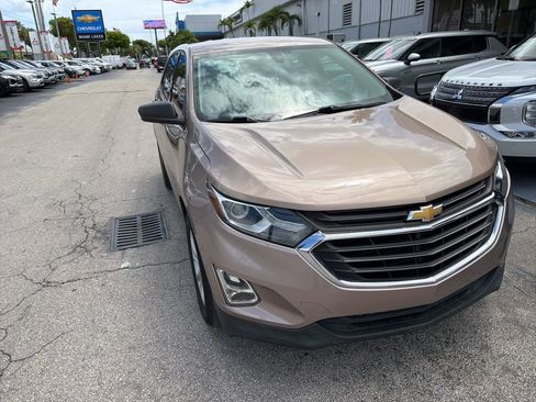 Used 2019 Chevrolet Equinox LS image 2