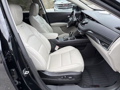 Used 2019 Cadillac XT4 Premium Luxury w/ Cold Weather Package image 15