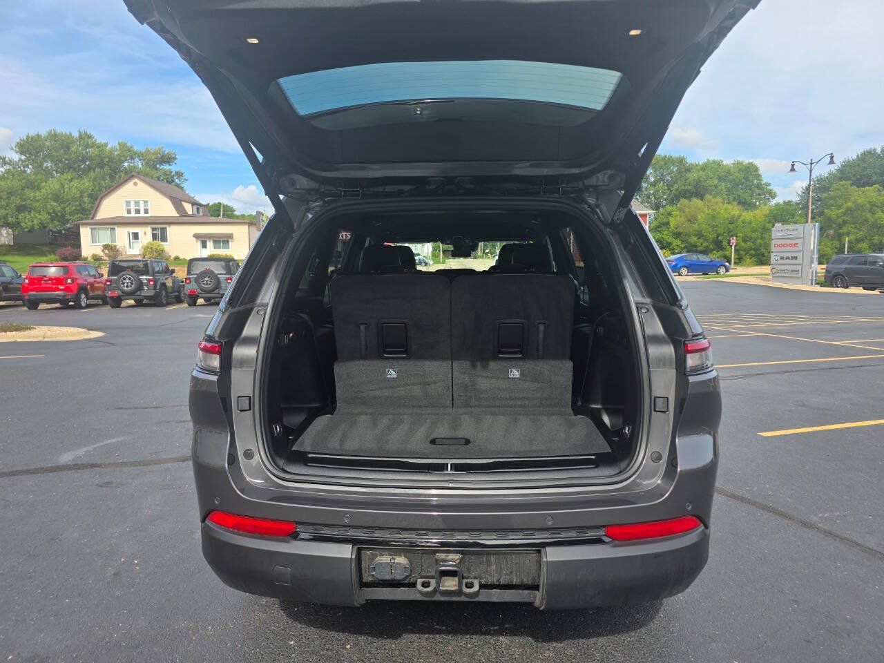 Used 2025 Jeep Grand Cherokee L Laredo AWD/4WD image 8