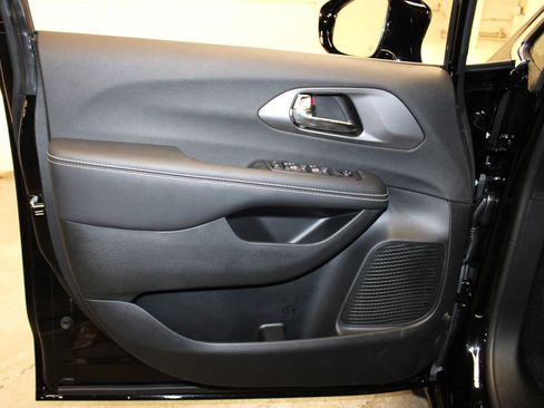 New 2026 Chrysler Voyager LX image 22