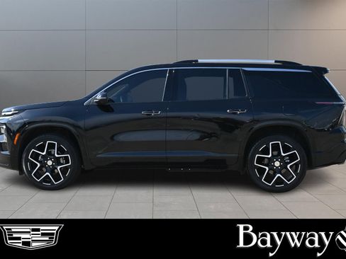 Used 2025 Chevrolet Traverse High Country FWD image 4