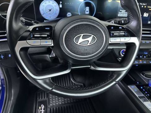 Used 2025 Hyundai Elantra Limited FWD image 11