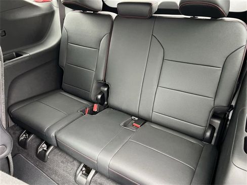 Certified 2024 Chevrolet Traverse RS image 25